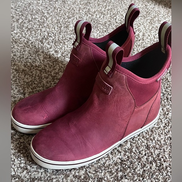 Xtratuf‎ boots women size 6.5 used,great condition!One scratch,one see pics - Picture 3 of 6